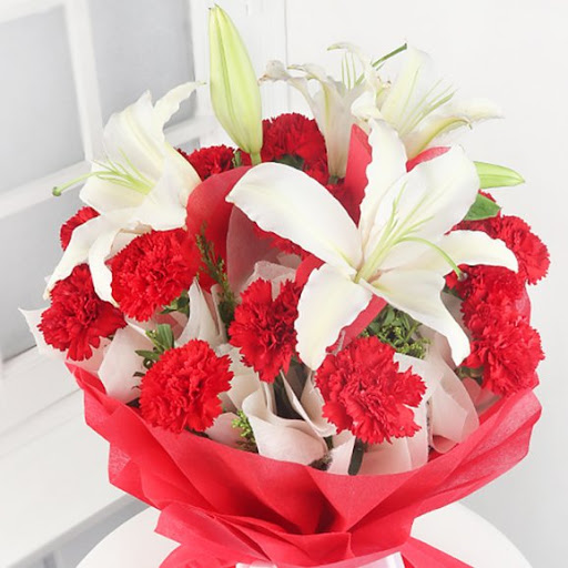 5 White Orinetal Lilly & 10 Red Carnation Bunch