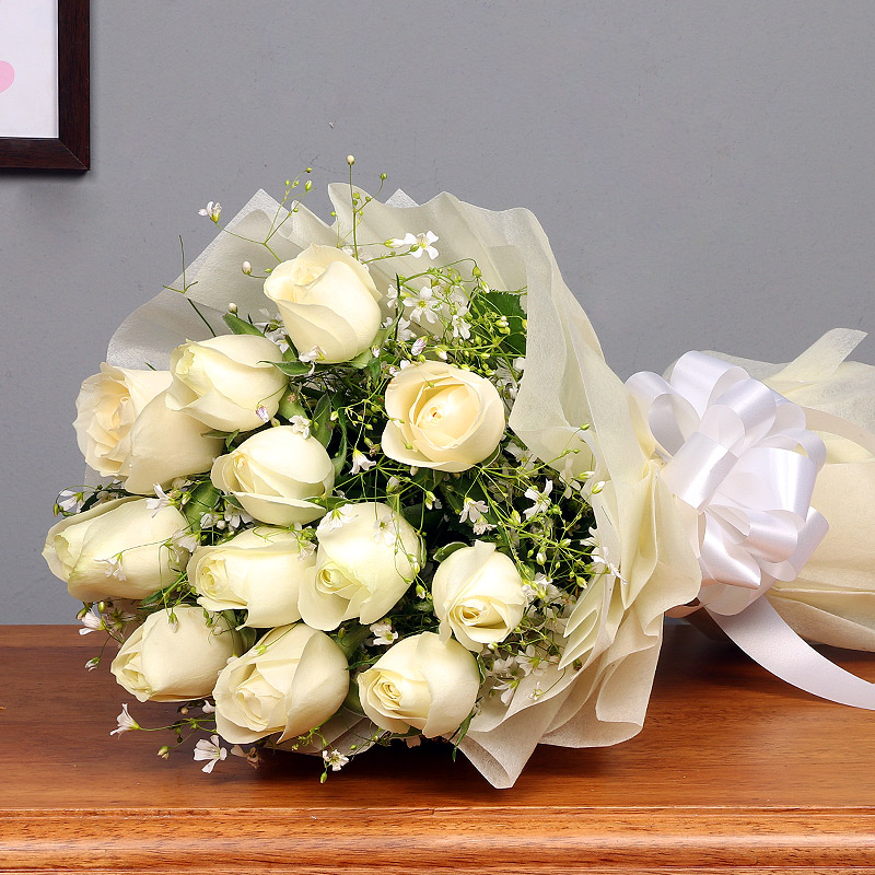 12 White Roses Bunch